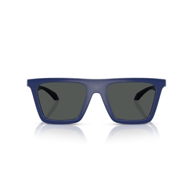 VERSACE VE4468U col. 545087 è un occhiale da sole da uomo in nylon, dalla forma rettangolare e calibro 53.