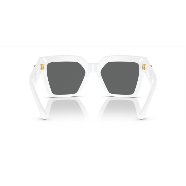 Versace VE 4458 col. 314/87 è un occhiale da sole da donna in acetato bianco, dalla forma farfalla e calibro 54.