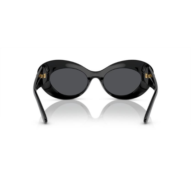 VERSACE VE4456U col. GB1/87 è un occhiale da sole in iniettato e calibro 52.