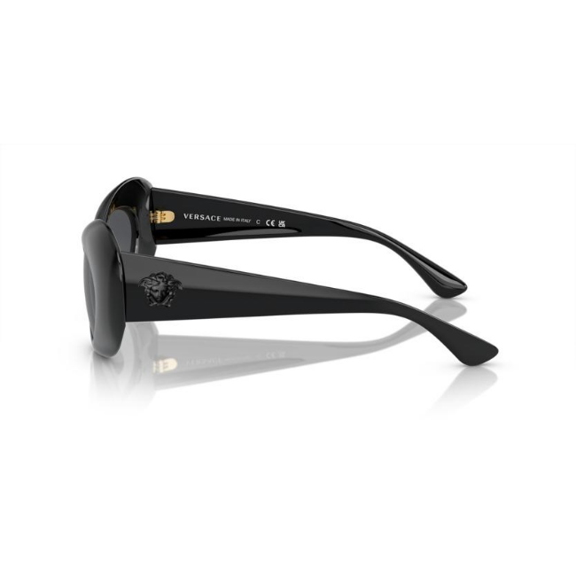 VERSACE VE4456U col. GB1/87 è un occhiale da sole in iniettato e calibro 52.