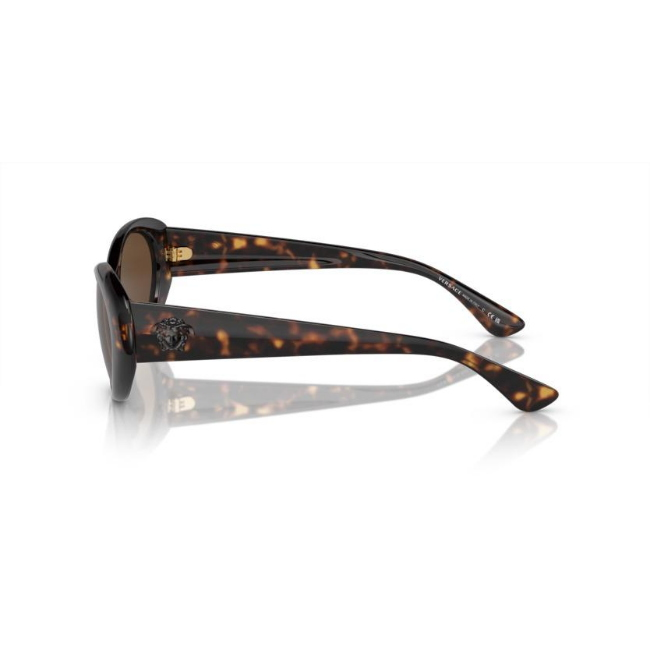 VERSACE VE4455U col. 108/73 è un occhiale da sole in iniettato e calibro 53.
