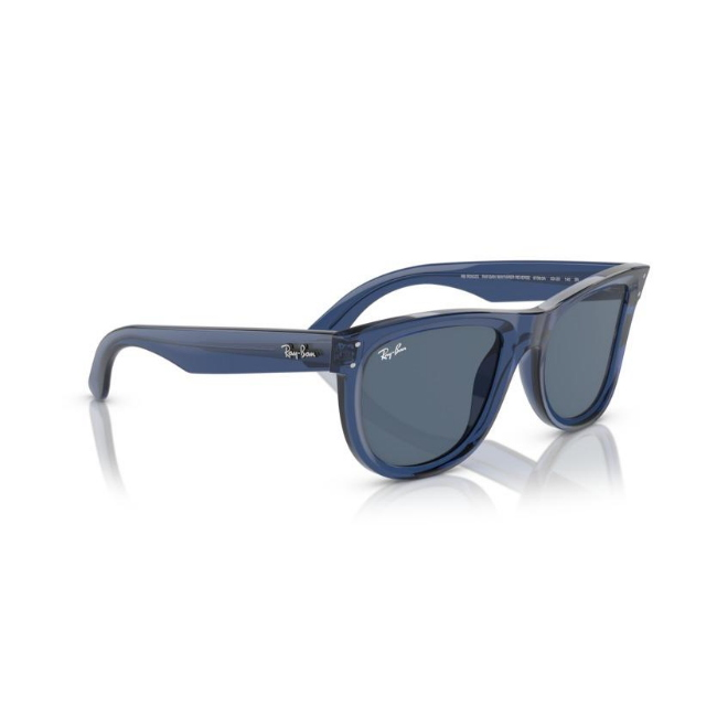Ray-Ban RB R0502S WAYFARER REVERSE col. 6708/3A è un occhiale da sole in acetato trasparente blu e calibro 50.