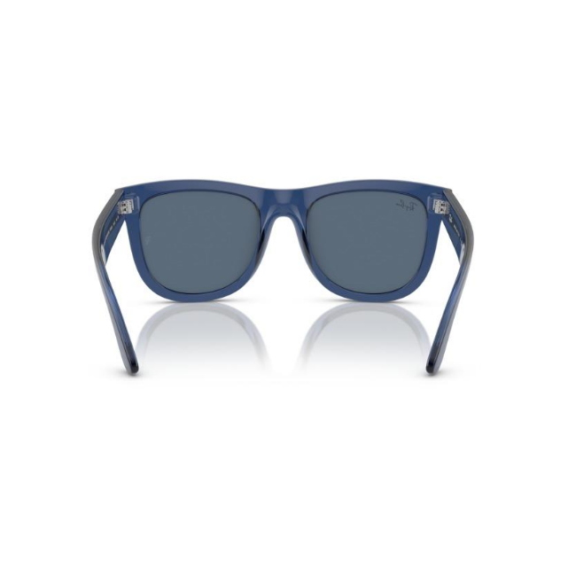Ray-Ban RB R0502S WAYFARER REVERSE col. 6708/3A è un occhiale da sole in acetato trasparente blu e calibro 50.