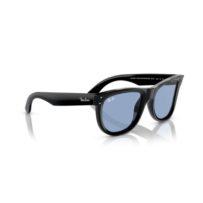 Ray-Ban RB R0502S WAYFARER REVERSE col. 667772 è un occhiale da sole e calibro 53.