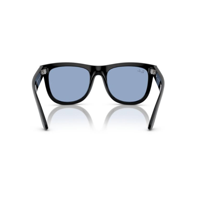 Ray-Ban RB R0502S WAYFARER REVERSE col. 667772 è un occhiale da sole e calibro 53.