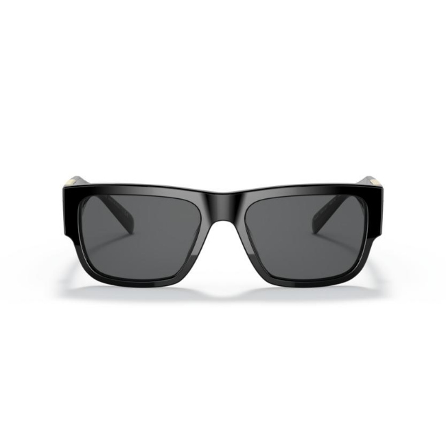 Versace VE 4406 col. GB1/87 è un occhiale da sole da uomo in acetato nero lucido, dalla forma rettangolare e calibro 56.