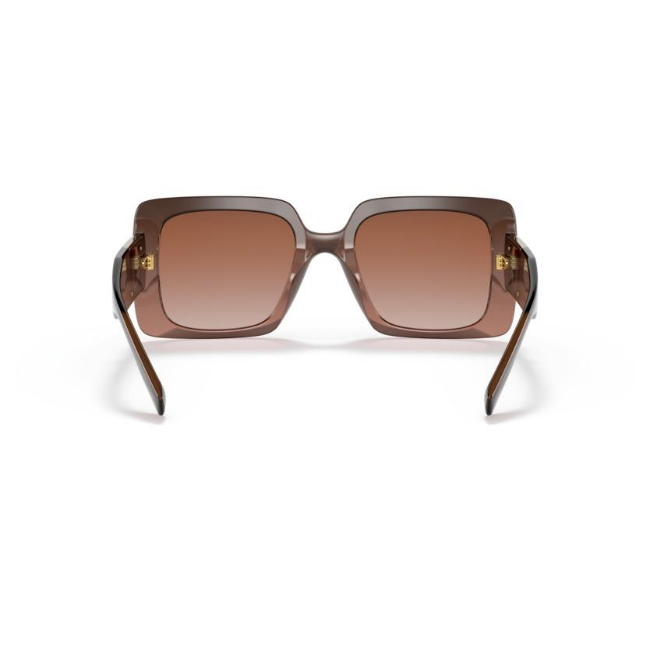 VERSACE VE4405 col. 533213 è un occhiale da sole da donna in acetato, dalla forma rettangolare e calibro 54.