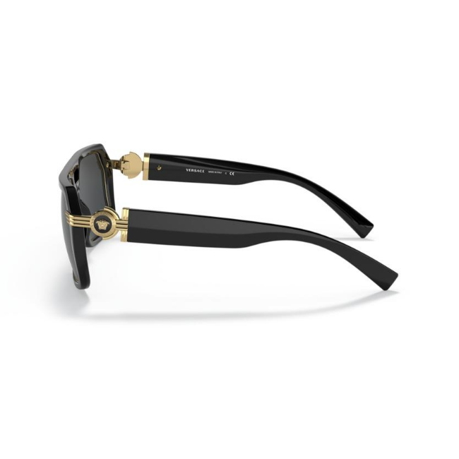 Versace 4399 SOLE col. GB1/87 è un occhiale da sole in acetato fotocromatiche viola a onde e calibro 58.