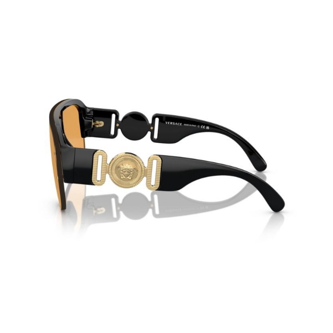 VERSACE VE4391 col. GB1/7 è un occhiale da sole da uomo in nylon, dalla forma irregolare e calibro 48.