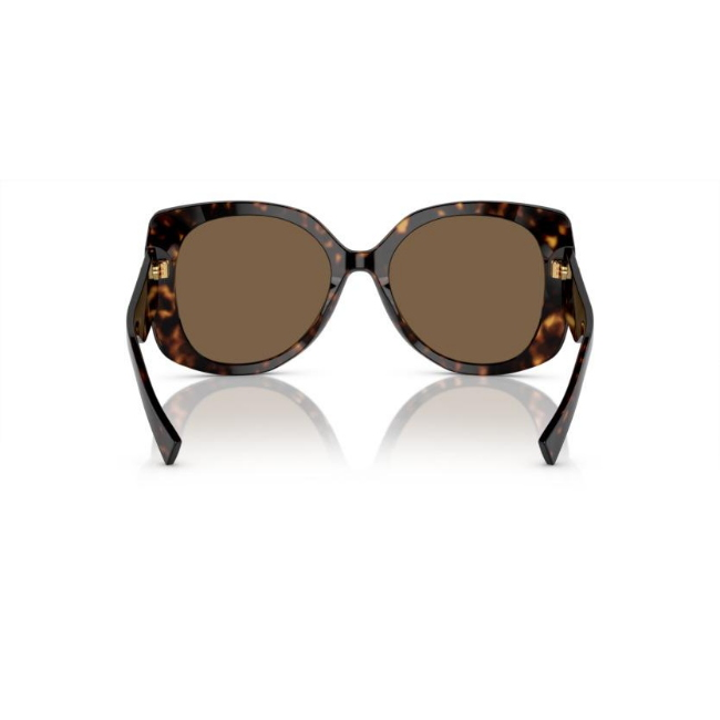 VERSACE VE4387 col. 108/73 è un occhiale da sole da donna in acetato, dalla forma rettangolare e calibro 56.