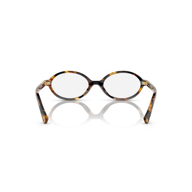Miu Miu SMU 04Z col. VAU-08N è un occhiale da sole da donna in acetato marrone tartarugato, dalla forma ovale e calibro 50.