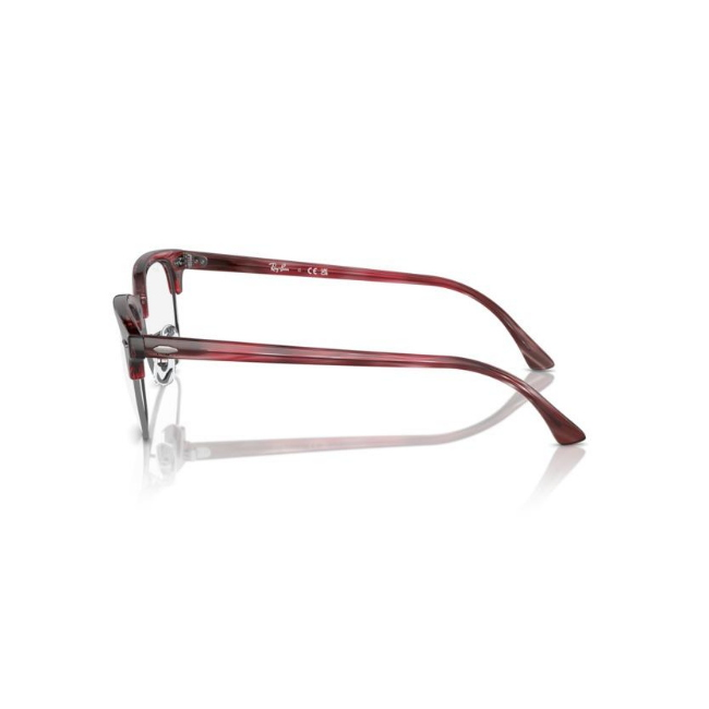 Ray-Ban RB 5154 CLUBMASTER col. 8376 è una montatura da vista in acetato striato rosso e calibro 51.