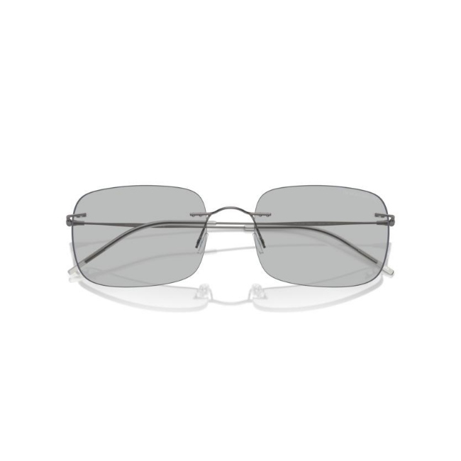 Giorgio Armani AR 1512M col. 300387 è un occhiale da sole in metallo grigio e calibro 58.