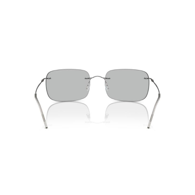 Giorgio Armani AR 1512M col. 300387 è un occhiale da sole in metallo grigio e calibro 58.