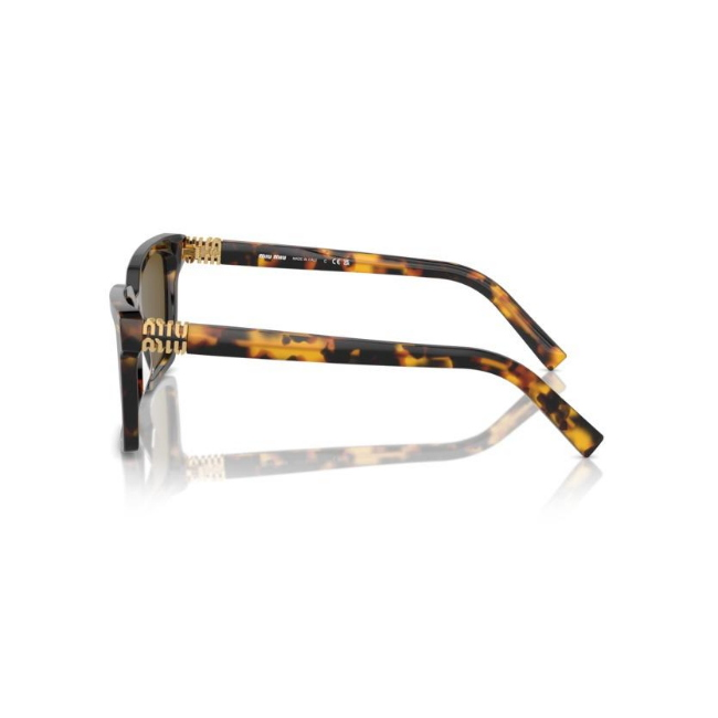 Miu Miu SMU 13Z col. VAU-01T è un occhiale da sole in acetato marrone tartarugato e calibro 55.