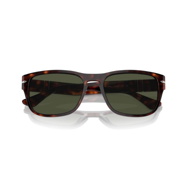 Persol PO3341-S col. 24/31 è un occhiale da sole da donna in acetato marrone tartarugato, dalla forma pillow e calibro 55.