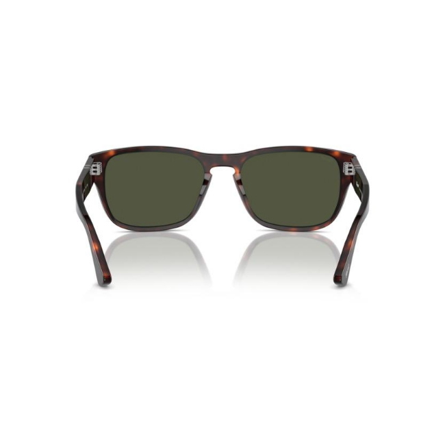 Persol PO3341-S col. 24/31 è un occhiale da sole da donna in acetato marrone tartarugato, dalla forma pillow e calibro 55.
