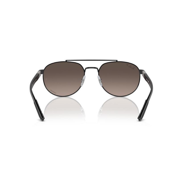 Ray-Ban RB 3736CH col. 002/5J è un occhiale da sole in metallo nero e calibro 56.