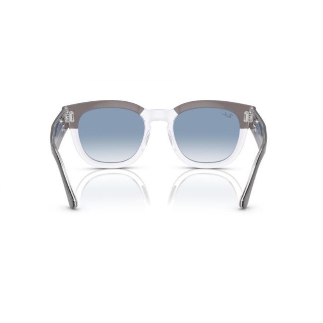 Ray-Ban RB 0298S col. 13553F è un occhiale da sole in acetato fotocromatiche viola a onde e calibro 53.
