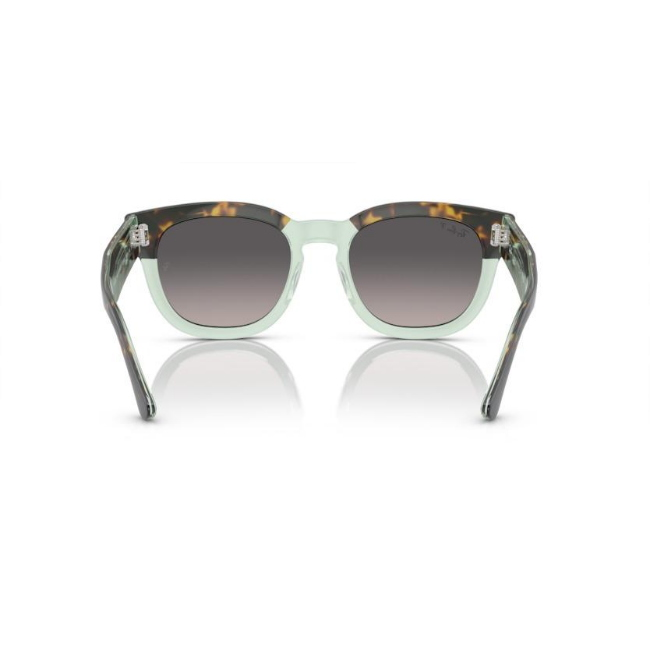 Ray-Ban RB 0298S col. 1376M3 è un occhiale da sole in acetato fotocromatiche viola a onde e calibro 53.
