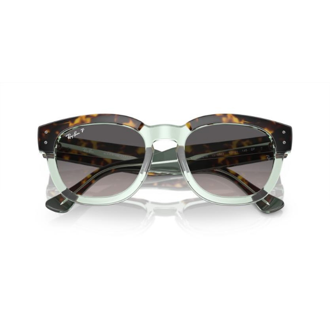 Ray-Ban RB 0298S col. 1376M3 è un occhiale da sole in acetato fotocromatiche viola a onde e calibro 53.