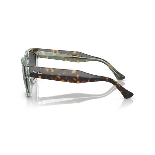 Ray-Ban RB 0298S col. 1376M3 è un occhiale da sole in acetato fotocromatiche viola a onde e calibro 53.