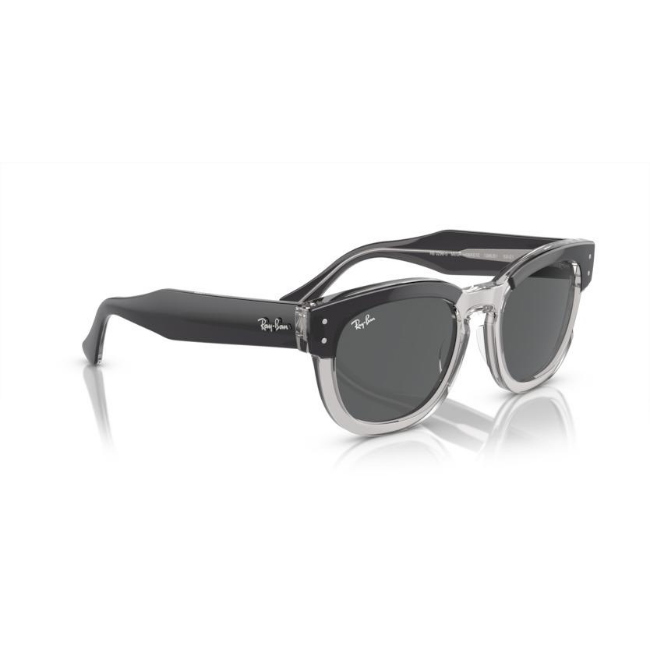 Ray-Ban RB 0298S col. 1396B1 è un occhiale da sole in acetato fotocromatiche viola a onde e calibro 53.