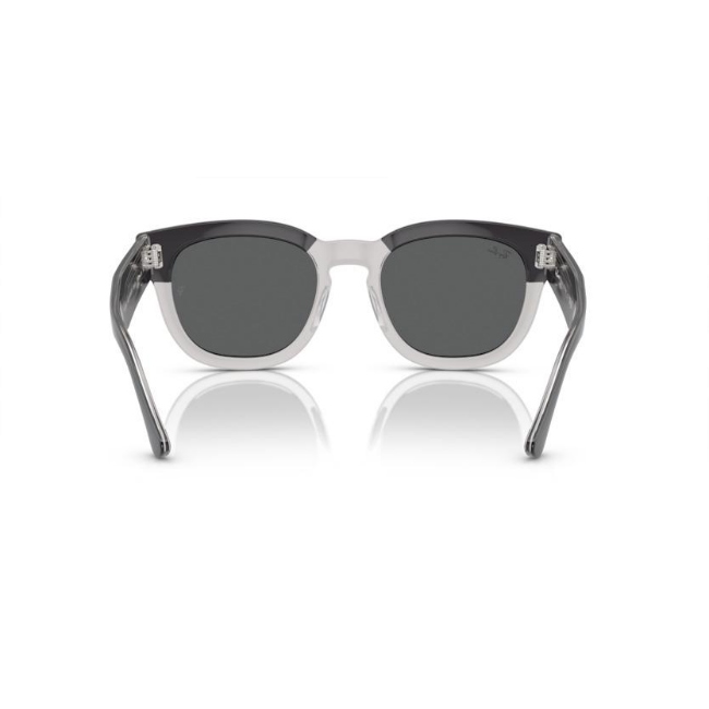 Ray-Ban RB 0298S col. 1396B1 è un occhiale da sole in acetato fotocromatiche viola a onde e calibro 53.