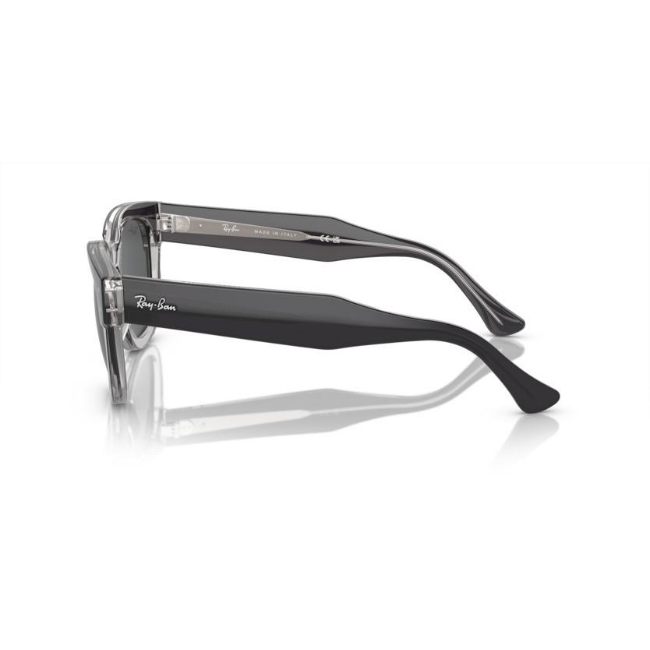 Ray-Ban RB 0298S col. 1396B1 è un occhiale da sole in acetato fotocromatiche viola a onde e calibro 53.