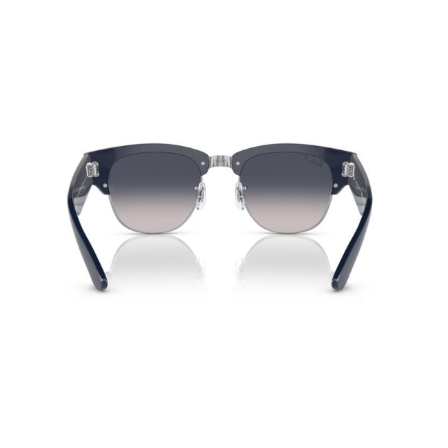 Ray-Ban RB 0316S col. 136678 è un occhiale da sole in acetato fotocromatiche viola a onde e calibro 53.