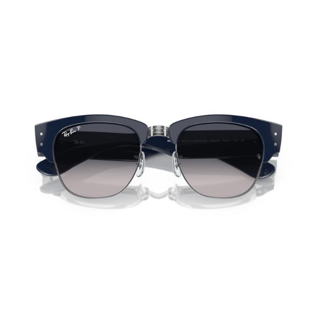 Ray-Ban RB 0316S col. 136678 è un occhiale da sole in acetato fotocromatiche viola a onde e calibro 53.