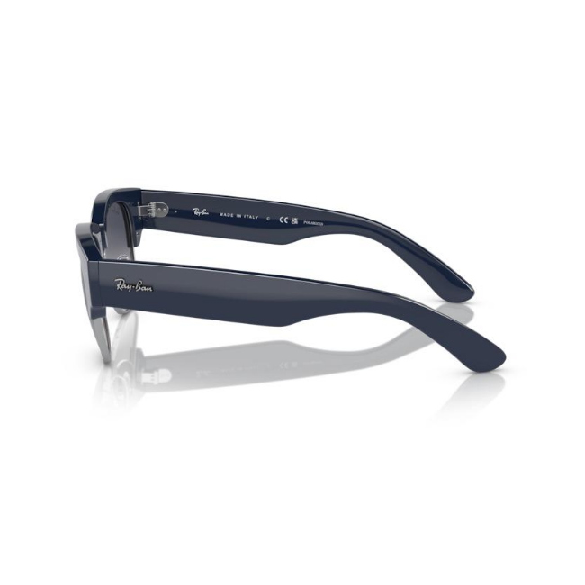 Ray-Ban RB 0316S col. 136678 è un occhiale da sole in acetato fotocromatiche viola a onde e calibro 53.