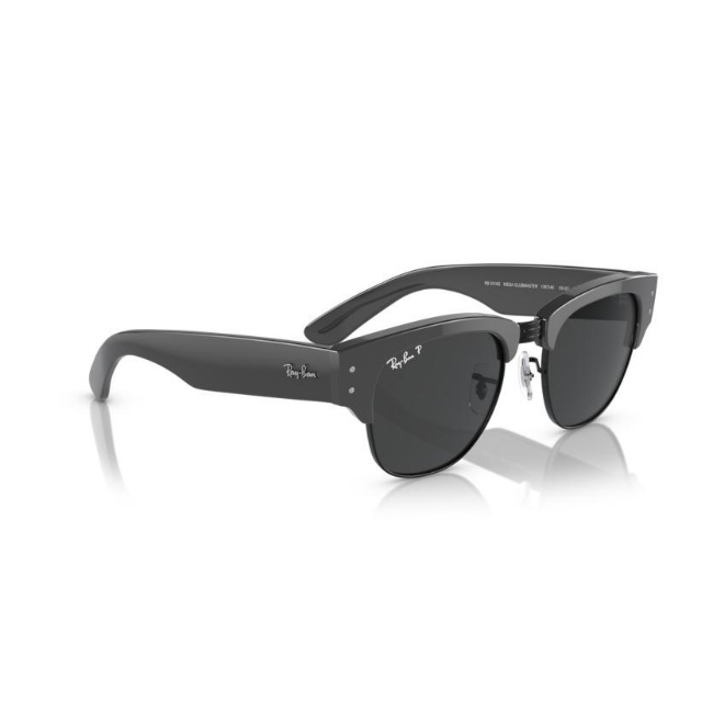 Ray-Ban RB 0316S col. 136748 è un occhiale da sole in acetato fotocromatiche viola a onde e calibro 50.