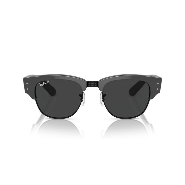 Ray-Ban RB 0316S col. 136748 è un occhiale da sole in acetato fotocromatiche viola a onde e calibro 50.