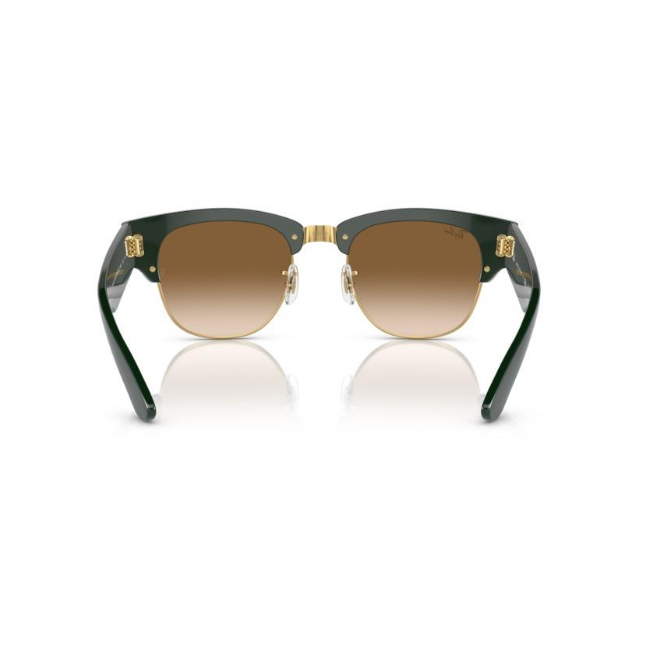 Ray-Ban RB 0316S col. 136851 è un occhiale da sole in acetato fotocromatiche viola a onde e calibro 53.