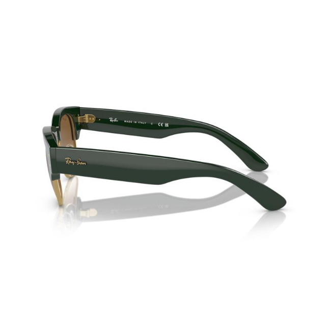 Ray-Ban RB 0316S col. 136851 è un occhiale da sole in acetato fotocromatiche viola a onde e calibro 53.