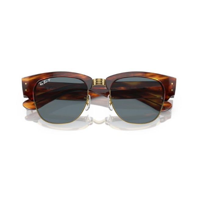 Ray-Ban RB 0316S col. 954/3R è un occhiale da sole in acetato fotocromatiche viola a onde e calibro 53.