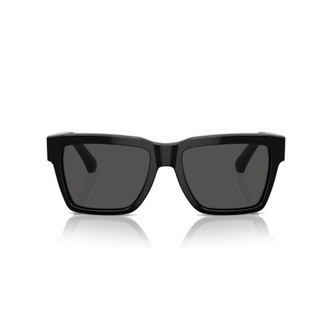 Dolce & Gabbana DG 4465 col. 501/87 è un occhiale da sole da uomo in acetato nero lucido, dalla forma pilot e calibro 55.