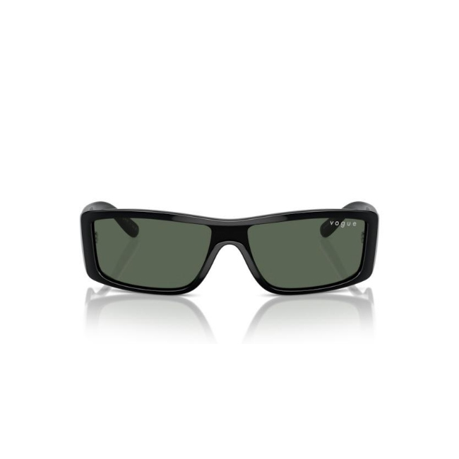 Vogue VO 5442-SM col. W44/71 è un occhiale da sole in acetato nero lucido e calibro 22.