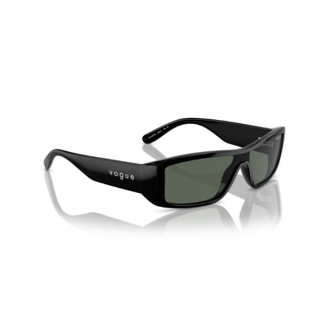 Vogue VO 5442-SM col. W44/71 è un occhiale da sole in acetato nero lucido e calibro 22.