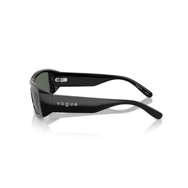 Vogue VO 5442-SM col. W44/71 è un occhiale da sole in acetato nero lucido e calibro 22.