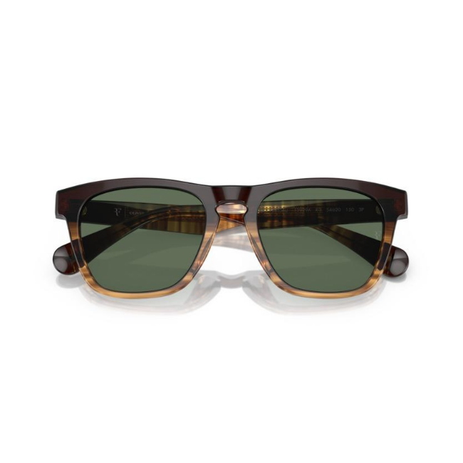 Oliver Peoples OV 5555SU R-3 ROGER FEDERER X OP col. 13929A è un occhiale da sole da donna in cortado marroni, dalla forma pillow e calibro 54.