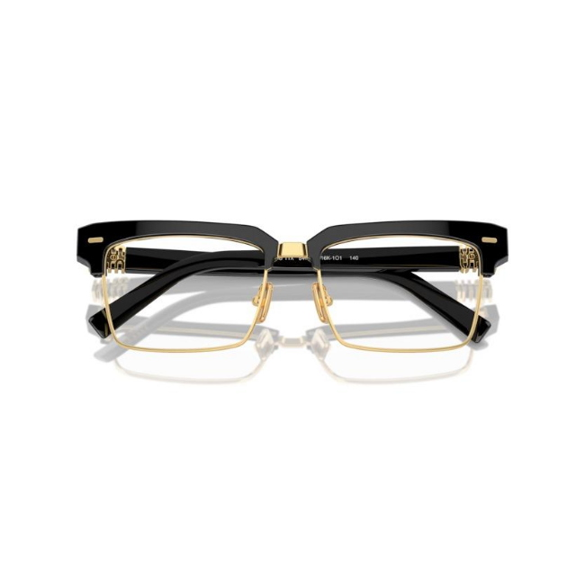 Miu Miu MU 11XV col. 16K-1O1 è una montatura da vista in acetato nero con oculari in metallo oro e calibro 54.