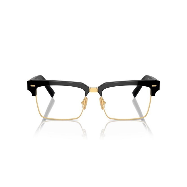 Miu Miu MU 11XV col. 16K-1O1 è una montatura da vista in acetato nero con oculari in metallo oro e calibro 54.