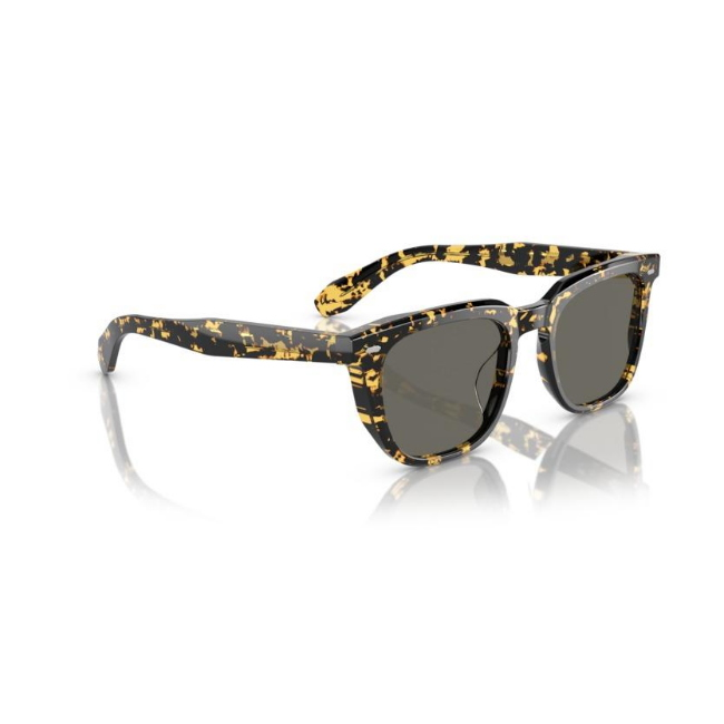 Oliver Peoples OV 5546SU N.06 SUN col. 1778R5 è un occhiale da sole da donna in acetato tokyo tartarugato, dalla forma pillow e calibro 52.