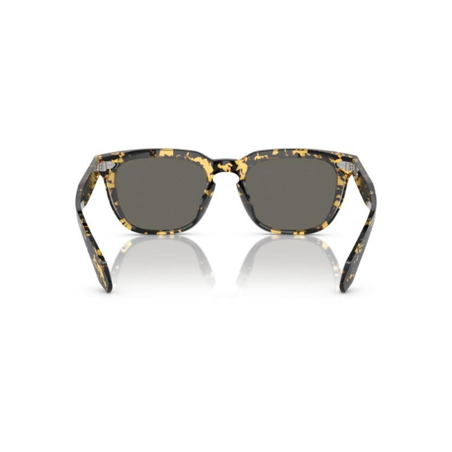 Oliver Peoples OV 5546SU N.06 SUN col. 1778R5 è un occhiale da sole da donna in acetato tokyo tartarugato, dalla forma pillow e calibro 52.