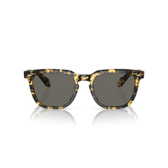 Oliver Peoples OV 5546SU N.06 SUN col. 1778R5 è un occhiale da sole da donna in acetato tokyo tartarugato, dalla forma pillow e calibro 52.