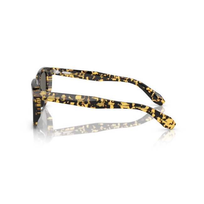 Oliver Peoples OV 5546SU N.06 SUN col. 1778R5 è un occhiale da sole da donna in acetato tokyo tartarugato, dalla forma pillow e calibro 52.