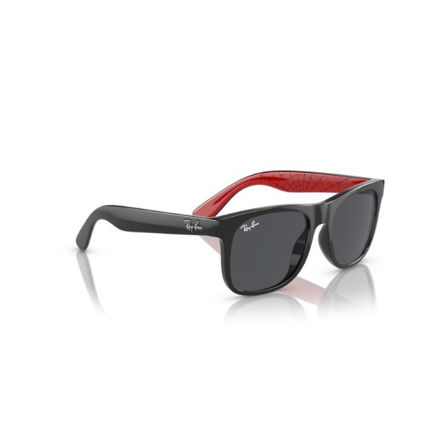 Ray-Ban Junior RJ 9069S JUNIOR JUSTIN X SPIDERMAN SOLE col. 7166/87 è un occhiale da sole in acetato nero interno rosso e calibro 48.