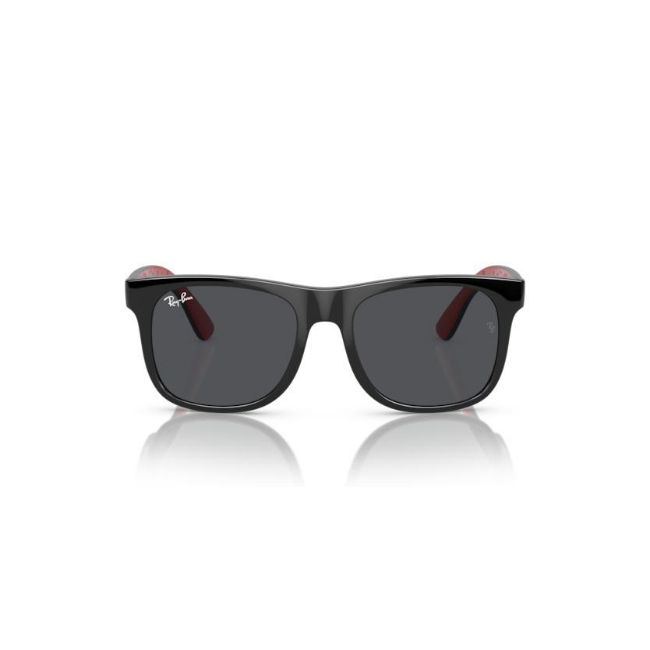 Ray-Ban Junior RJ 9069S JUNIOR JUSTIN X SPIDERMAN SOLE col. 7166/87 è un occhiale da sole in acetato nero interno rosso e calibro 48.